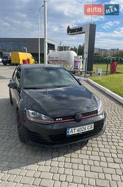 Хетчбек Volkswagen Golf 2013 в 