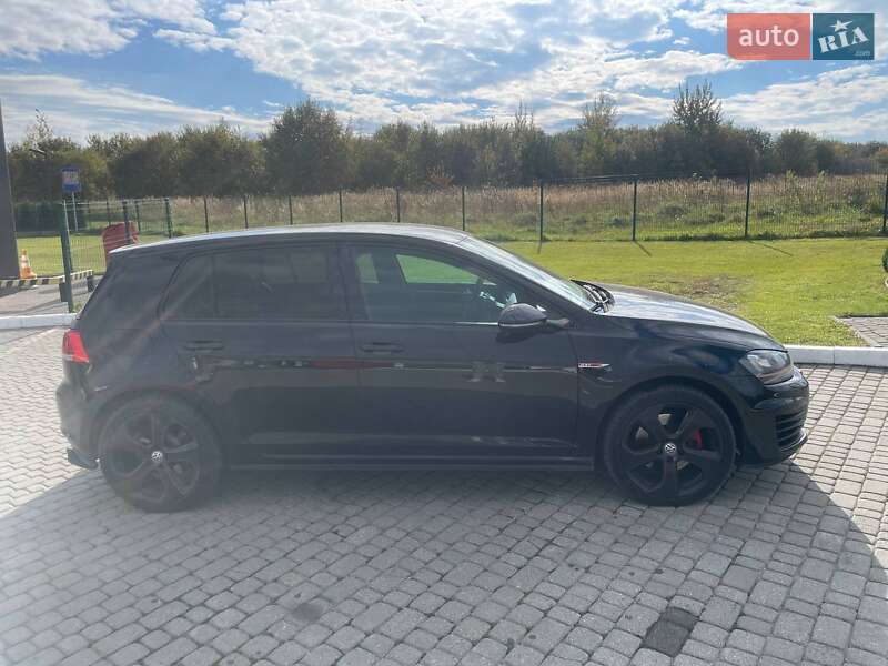 Хэтчбек Volkswagen Golf 2013 в Львове