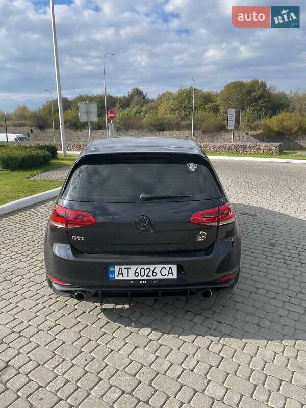 Хэтчбек Volkswagen Golf 2013 в Львове