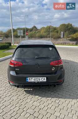 Хетчбек Volkswagen Golf 2013 в 