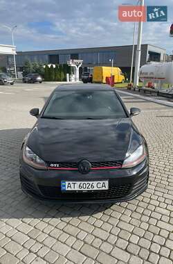 Хетчбек Volkswagen Golf 2013 в 