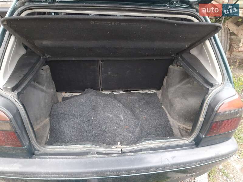 Хетчбек Volkswagen Golf 1995 в Чернівцях