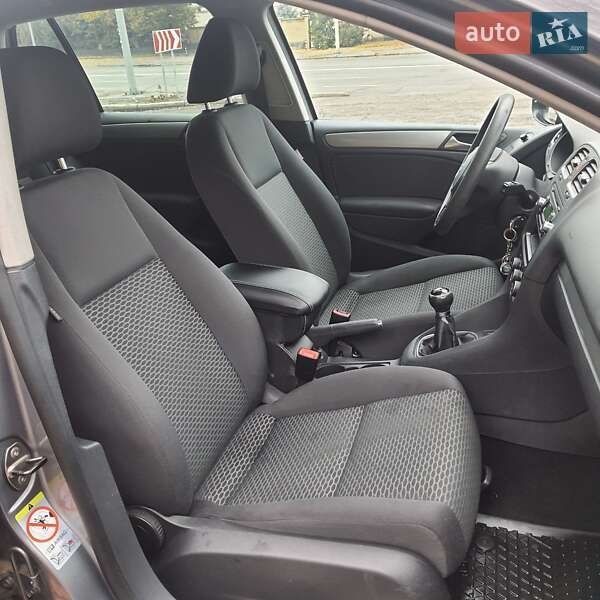 Хэтчбек Volkswagen Golf 2012 в Киеве