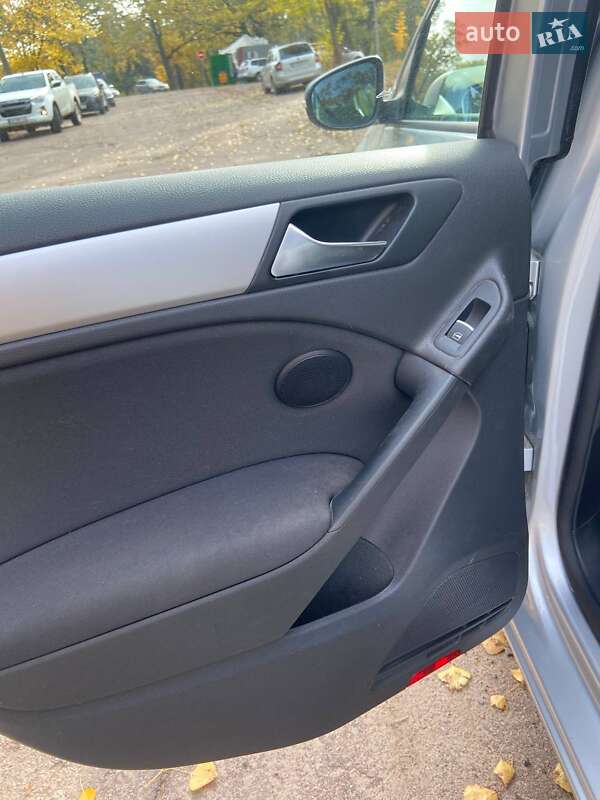 Хетчбек Volkswagen Golf 2012 в Черкасах