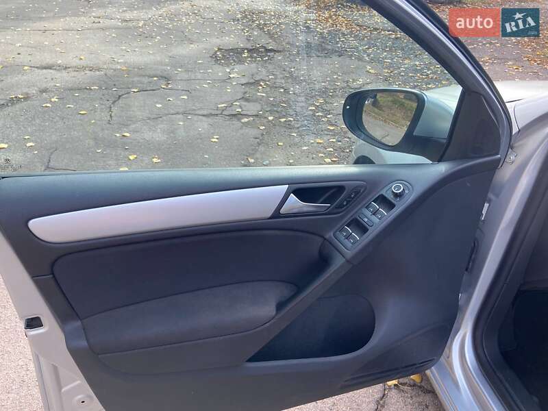 Хетчбек Volkswagen Golf 2012 в Черкасах