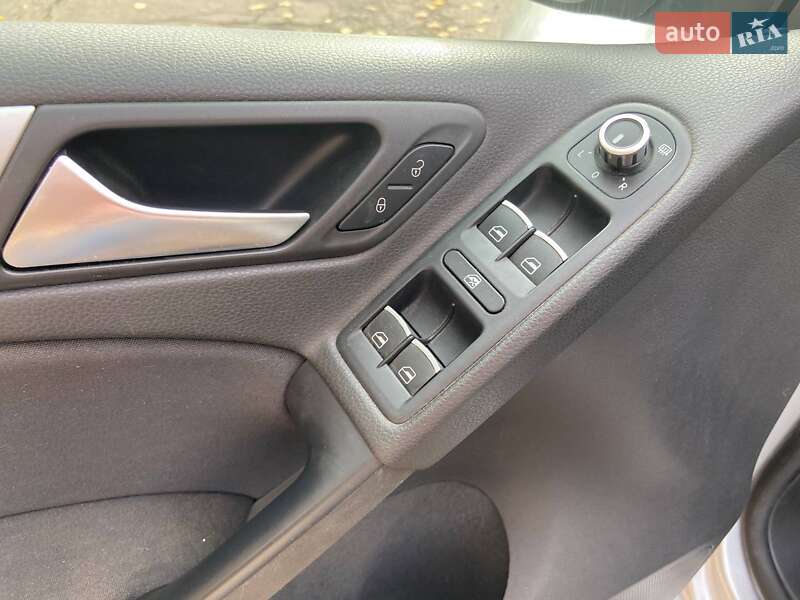 Хетчбек Volkswagen Golf 2012 в Черкасах