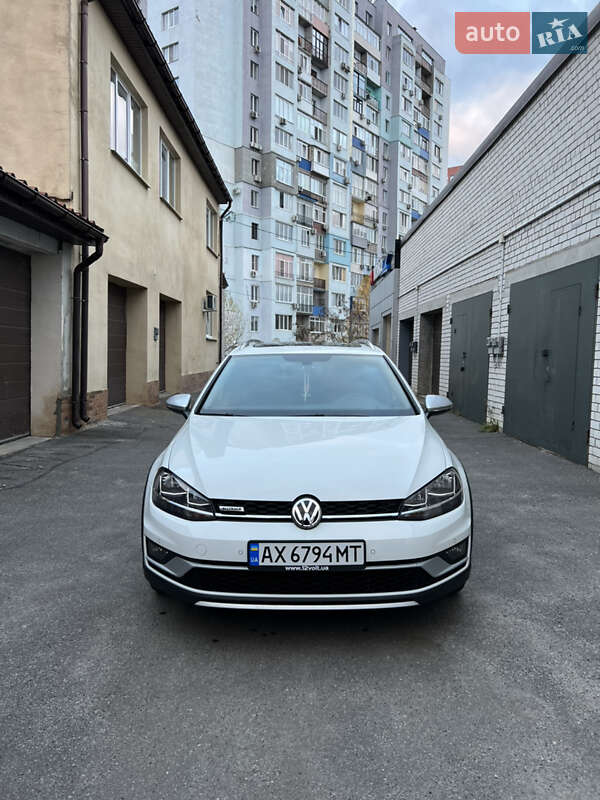 Універсал Volkswagen Golf 2017 в Харкові