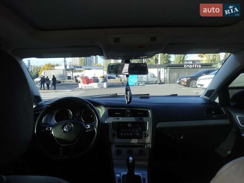 Універсал Volkswagen Golf 2015 в Києві