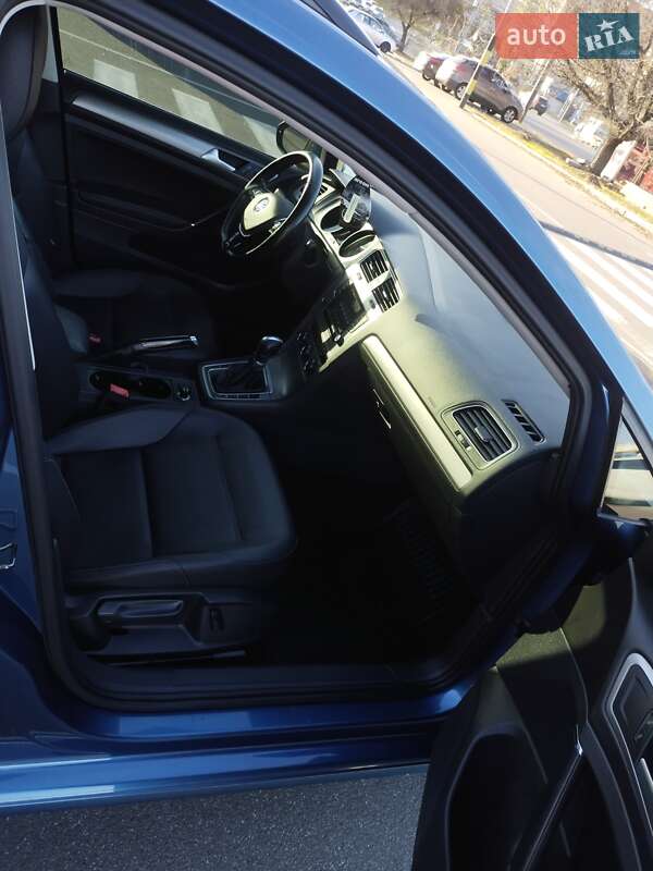 Універсал Volkswagen Golf 2015 в Києві