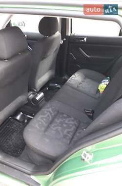 Хэтчбек Volkswagen Golf 1999 в 