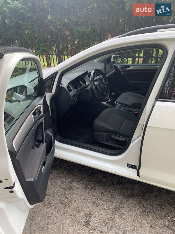 Универсал Volkswagen Golf 2015 в Луцке