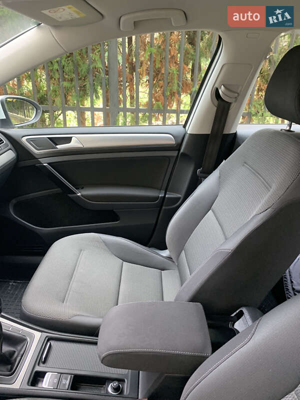 Универсал Volkswagen Golf 2015 в Луцке