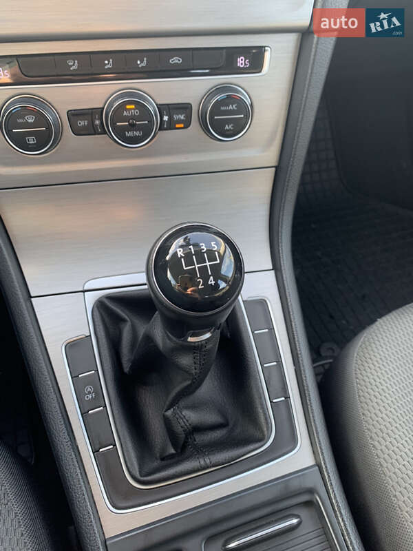 Универсал Volkswagen Golf 2015 в Луцке