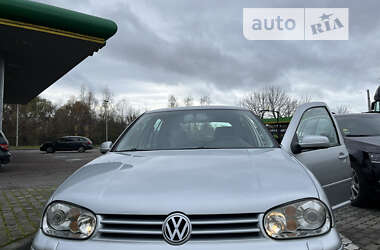 Хетчбек Volkswagen Golf 2003 в Рівному