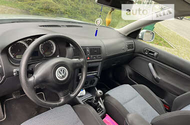 Хетчбек Volkswagen Golf 2003 в Рівному