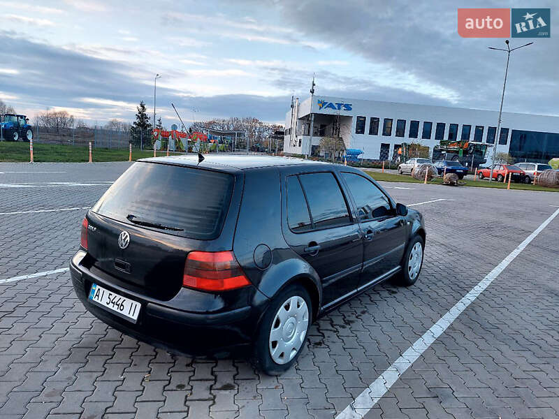 Хэтчбек Volkswagen Golf 2001 в Киеве