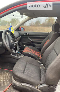 Хэтчбек Volkswagen Golf 1998 в 