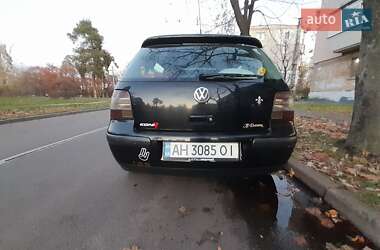 Хэтчбек Volkswagen Golf 2000 в 