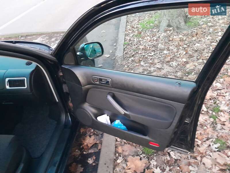 Хэтчбек Volkswagen Golf 2000 в Киеве