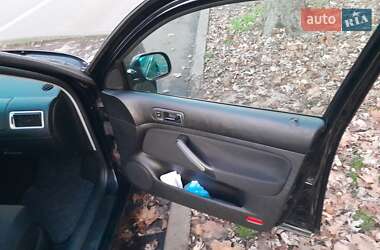 Хэтчбек Volkswagen Golf 2000 в 