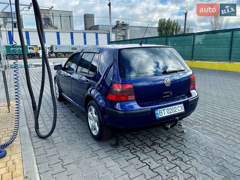 Хетчбек Volkswagen Golf 2002 в Одесі