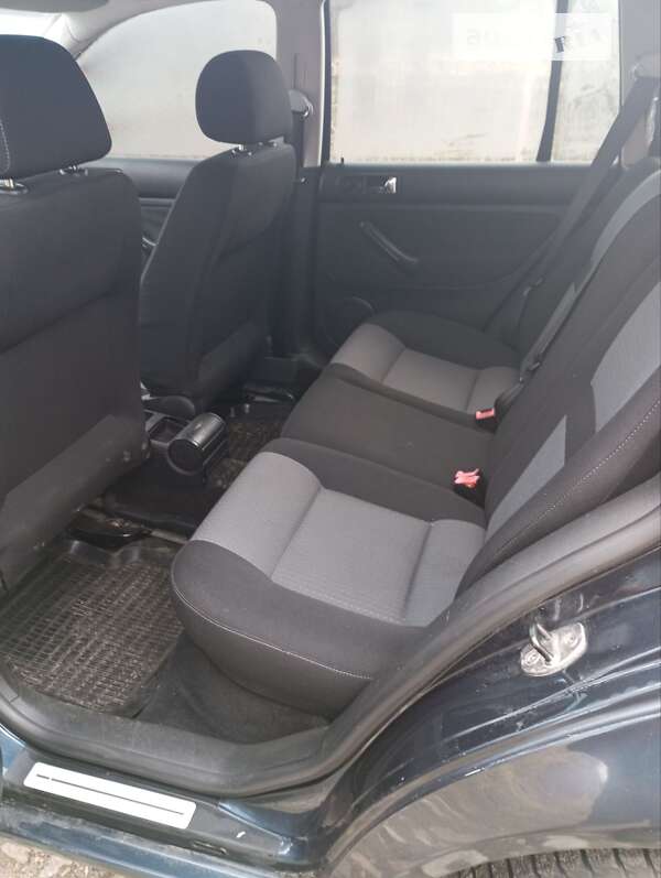 Универсал Volkswagen Golf 2004 в Глухове