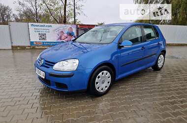 Хэтчбек Volkswagen Golf 2005 в Снятине