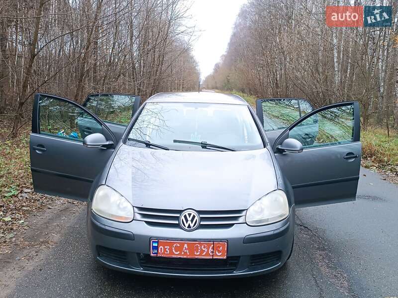 Хетчбек Volkswagen Golf 2005 в Городні