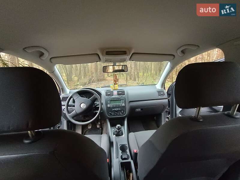 Хетчбек Volkswagen Golf 2005 в Городні