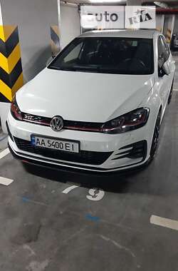 Хэтчбек Volkswagen Golf 2019 в Киеве