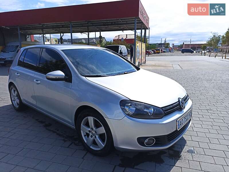 Хэтчбек Volkswagen Golf 2012 в Виноградове