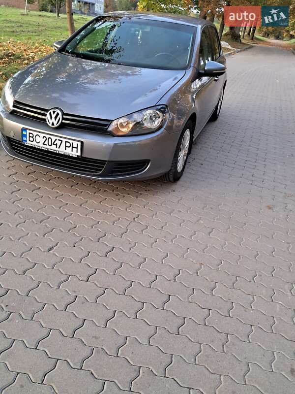 Хэтчбек Volkswagen Golf 2010 в Львове