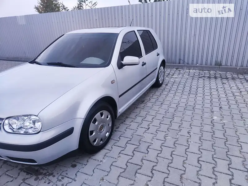Хэтчбек Volkswagen Golf 1998 в 