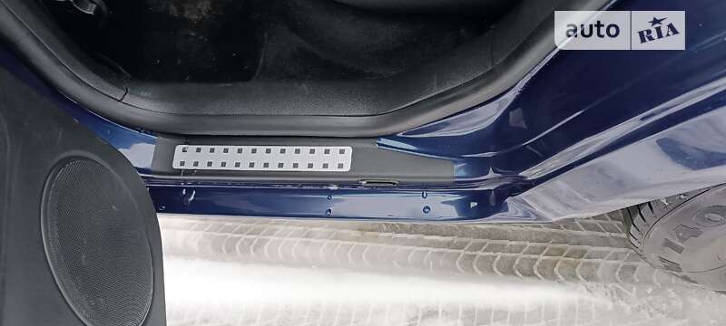 Хетчбек Volkswagen Golf 2002 в Гадячі