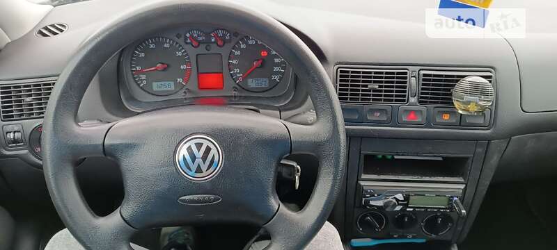 Хетчбек Volkswagen Golf 2002 в Гадячі