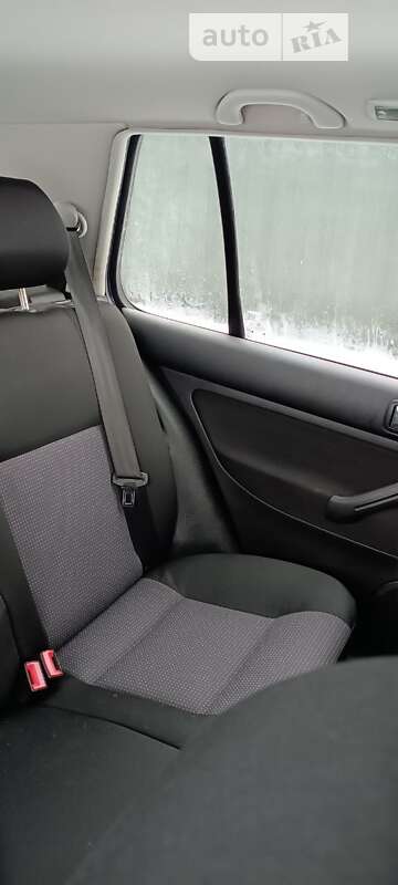 Хетчбек Volkswagen Golf 2002 в Гадячі