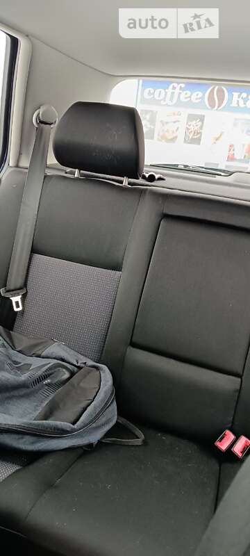 Хетчбек Volkswagen Golf 2002 в Гадячі