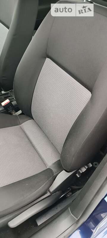 Хетчбек Volkswagen Golf 2002 в Гадячі