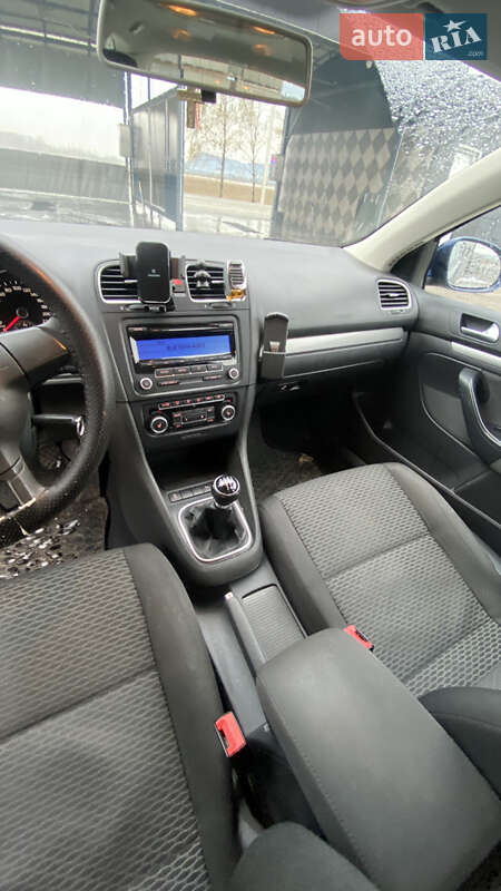 Универсал Volkswagen Golf 2010 в Хусте