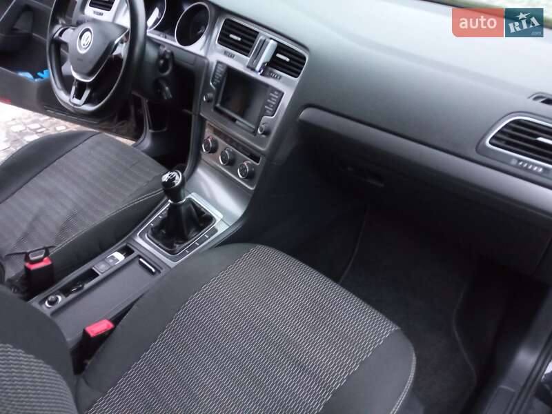 Універсал Volkswagen Golf 2016 в Сарнах