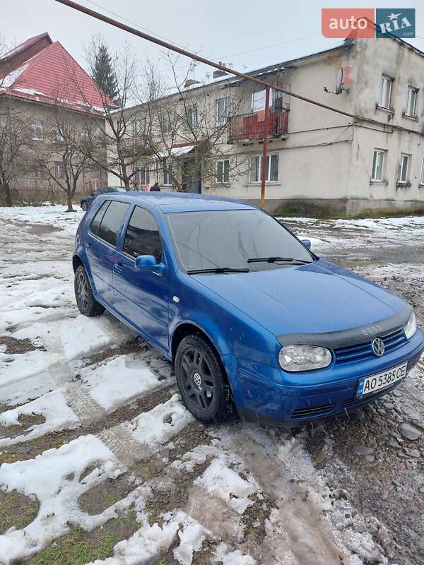 Хетчбек Volkswagen Golf 2001 в Перечині