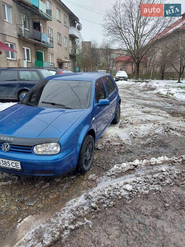 Хетчбек Volkswagen Golf 2001 в Перечині