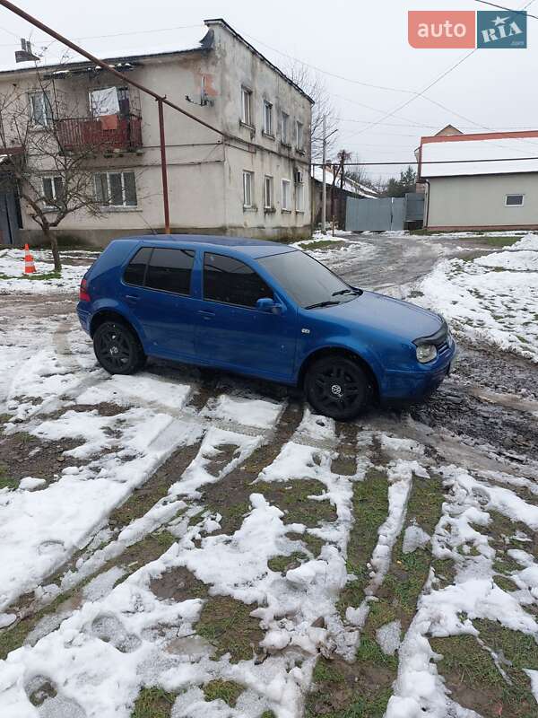 Хетчбек Volkswagen Golf 2001 в Перечині