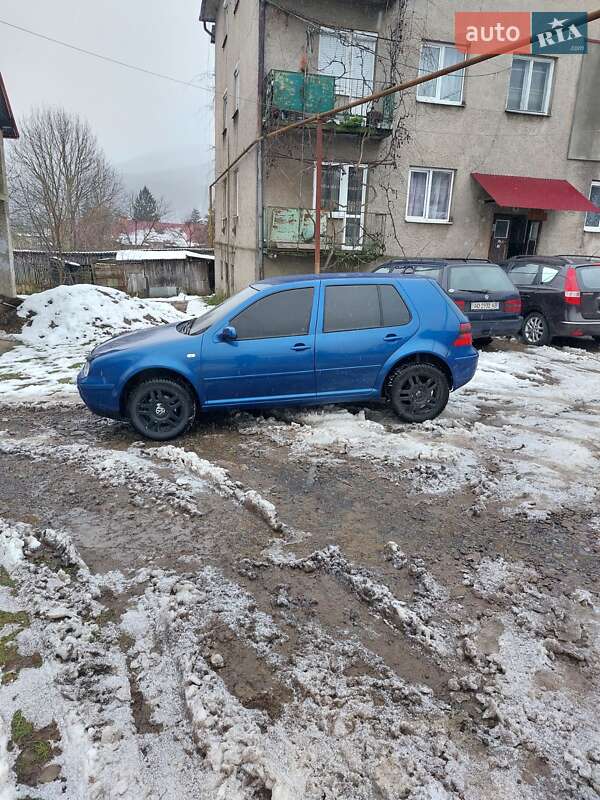 Хетчбек Volkswagen Golf 2001 в Перечині