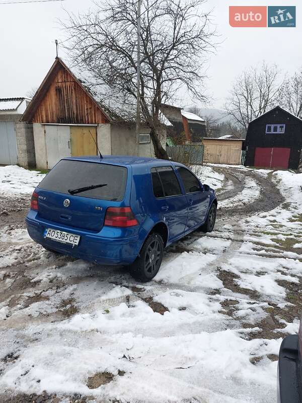 Хетчбек Volkswagen Golf 2001 в Перечині