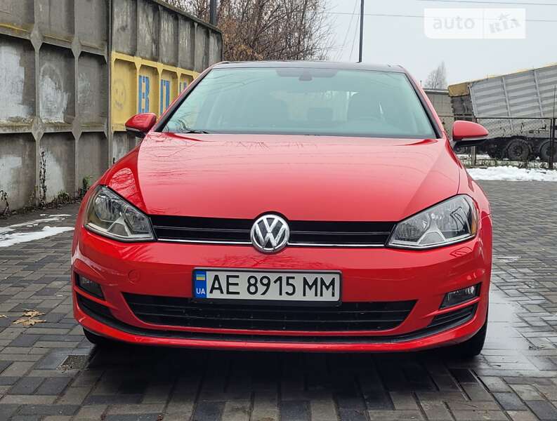 Хетчбек Volkswagen Golf 2015 в Дніпрі