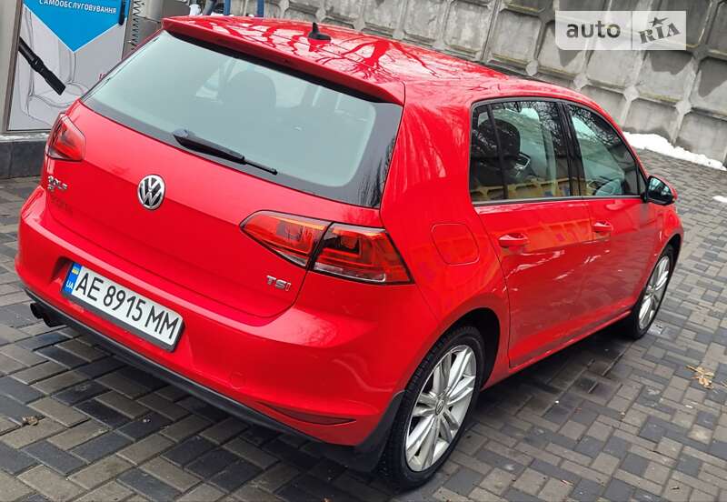 Хетчбек Volkswagen Golf 2015 в Дніпрі