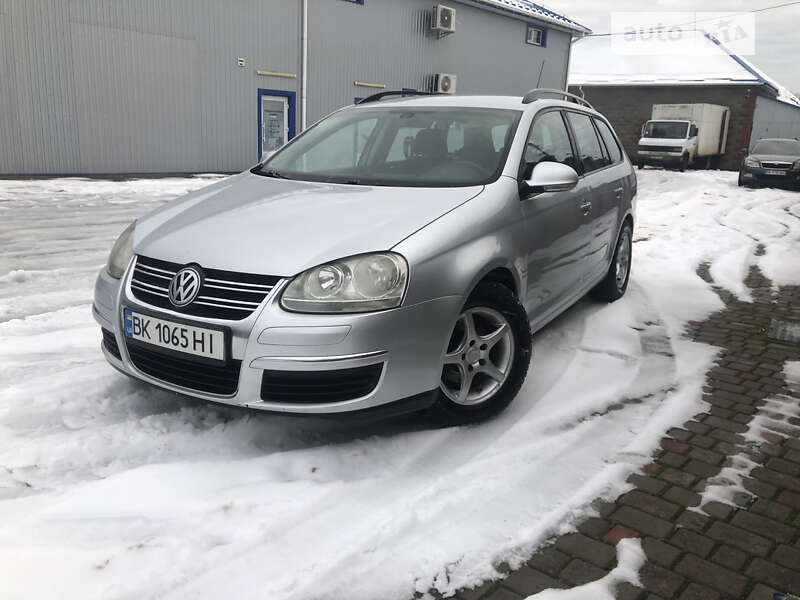 Універсал Volkswagen Golf 2008 в Сарнах