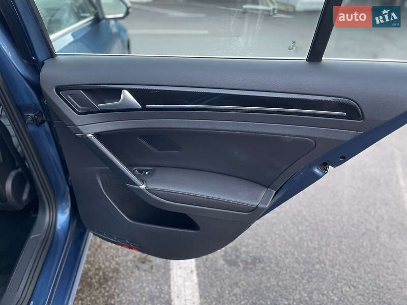 Універсал Volkswagen Golf 2016 в Києві