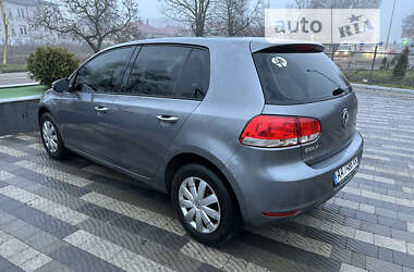 Хэтчбек Volkswagen Golf 2010 в Ужгороде